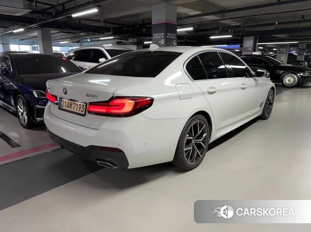 BMW 5 Series (G30) 2022 Белый из Кореи, фото 3
