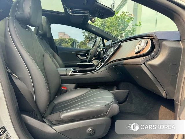 Mercedes-Benz EQE 2024 Серебристо-серый из Китая, фото 5