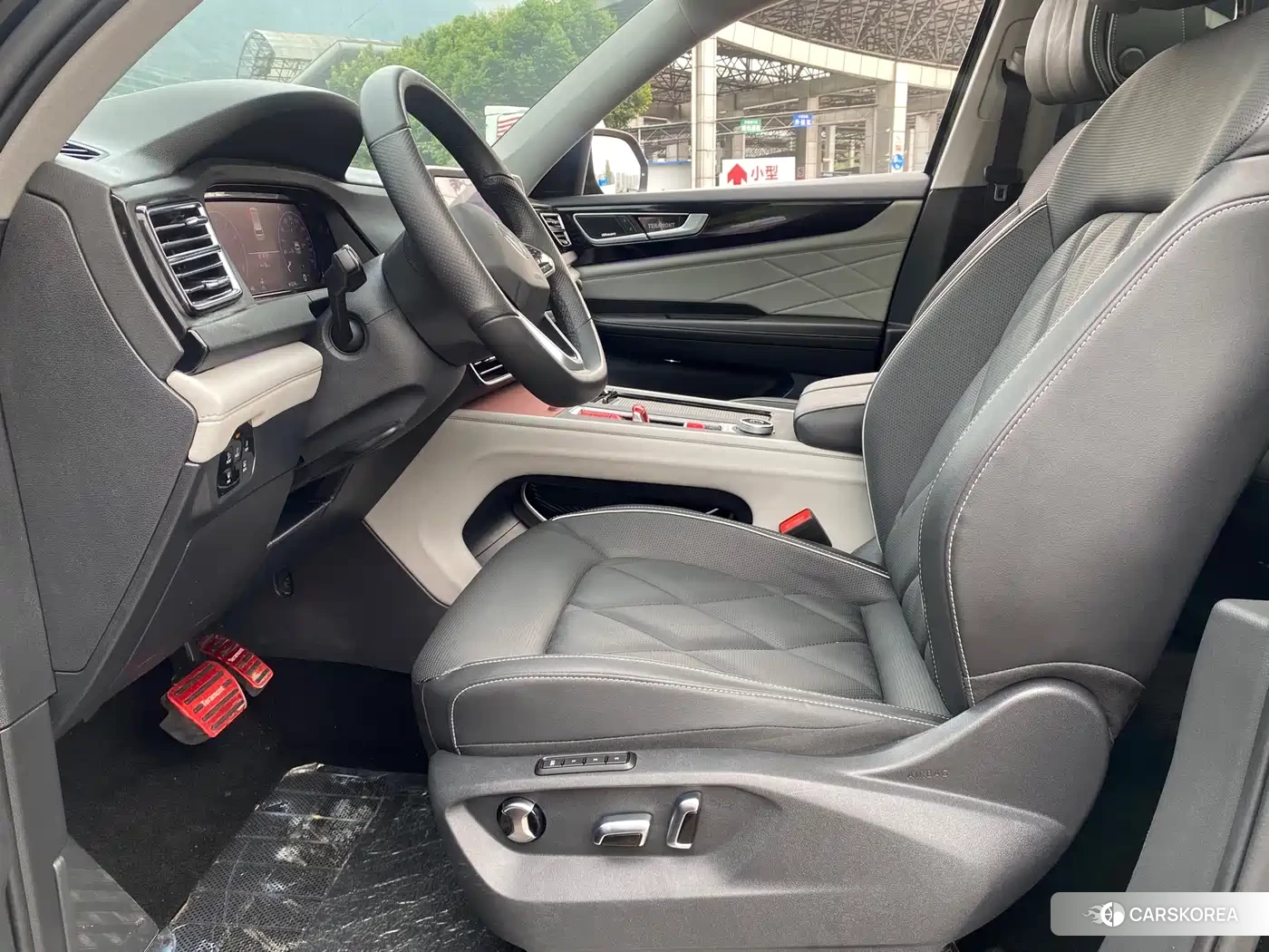 Volkswagen Touareg 2024 Черный из Китая, фото 3
