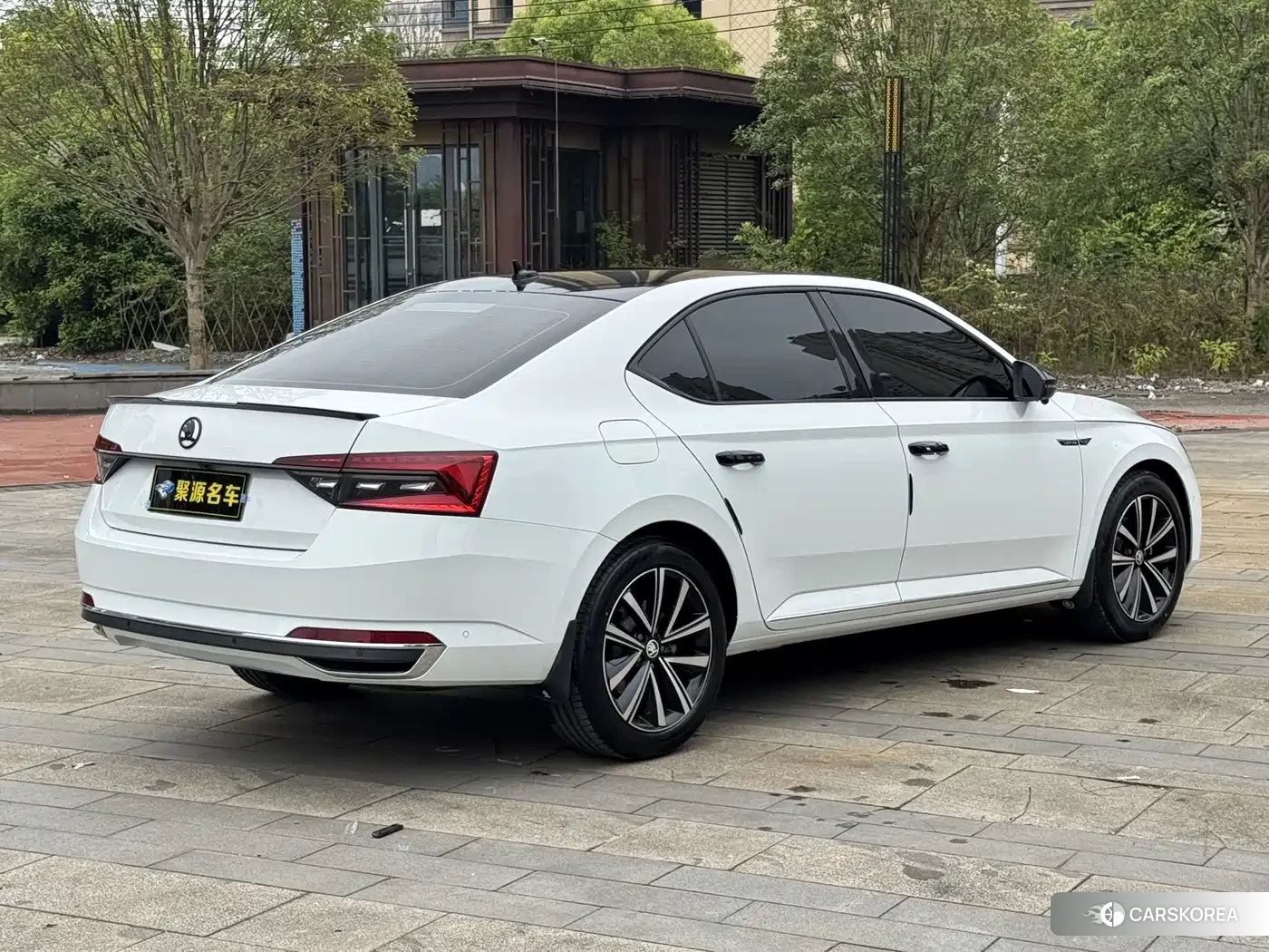 Skoda Superb 2024 Белый из Китая, фото 3