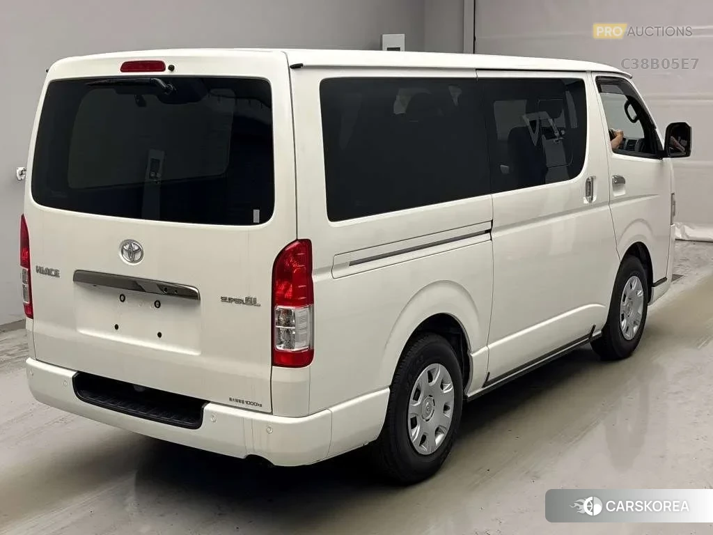Toyota HiAce Van 2023 из Японии, фото 3