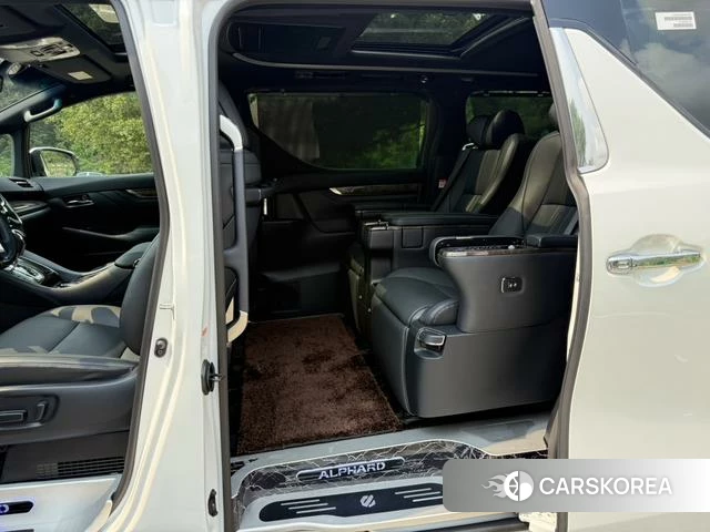 Toyota Alphard 2023 Белый из Китая, фото 5