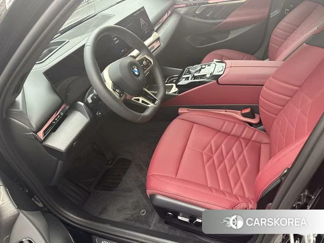 BMW 5 series 2026 Черный из Китая, фото 5