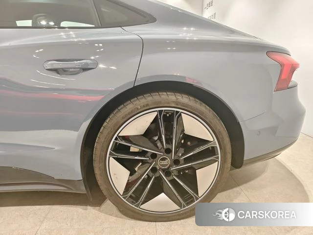 Audi e-tron 2024 Синий из Китая, фото 3