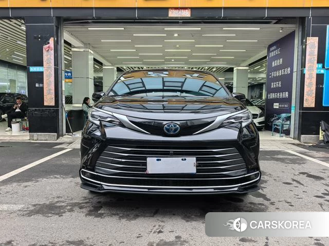 Toyota Sienna 2023 Черный из Китая, фото 6