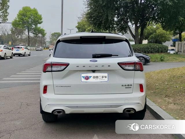 Ford Escape 2022 Белый из Китая, фото 3