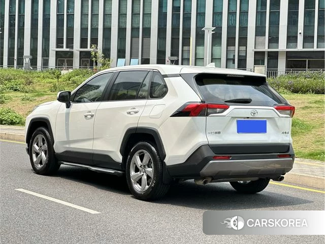 Toyota RAV4 2022 Белый из Китая, фото 5