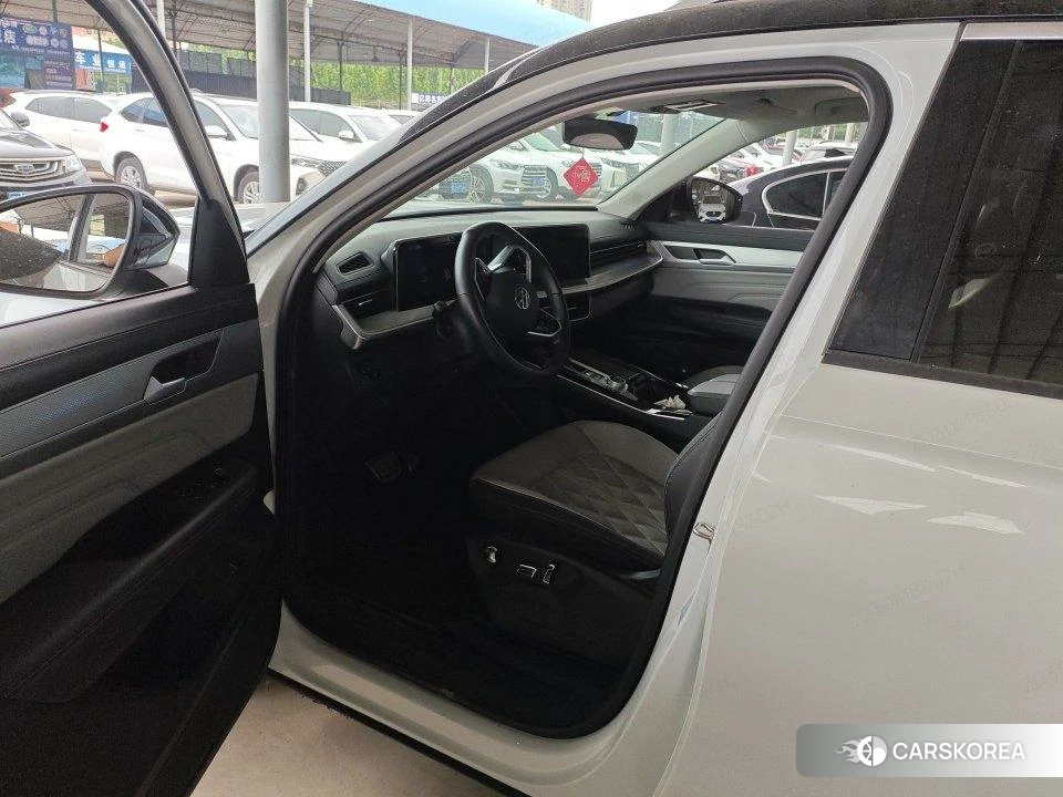 Volkswagen Tavendor 2022 Белый из Китая, фото 3
