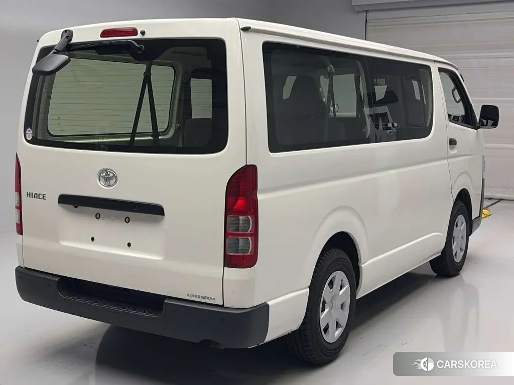 Toyota HiAce Van 2023 из Японии, фото 3