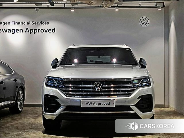 Volkswagen Touareg 3rd generation 2023 Белый из Кореи, фото 6