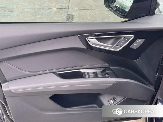 Audi Q4 2023 Синий из Китая, фото 5
