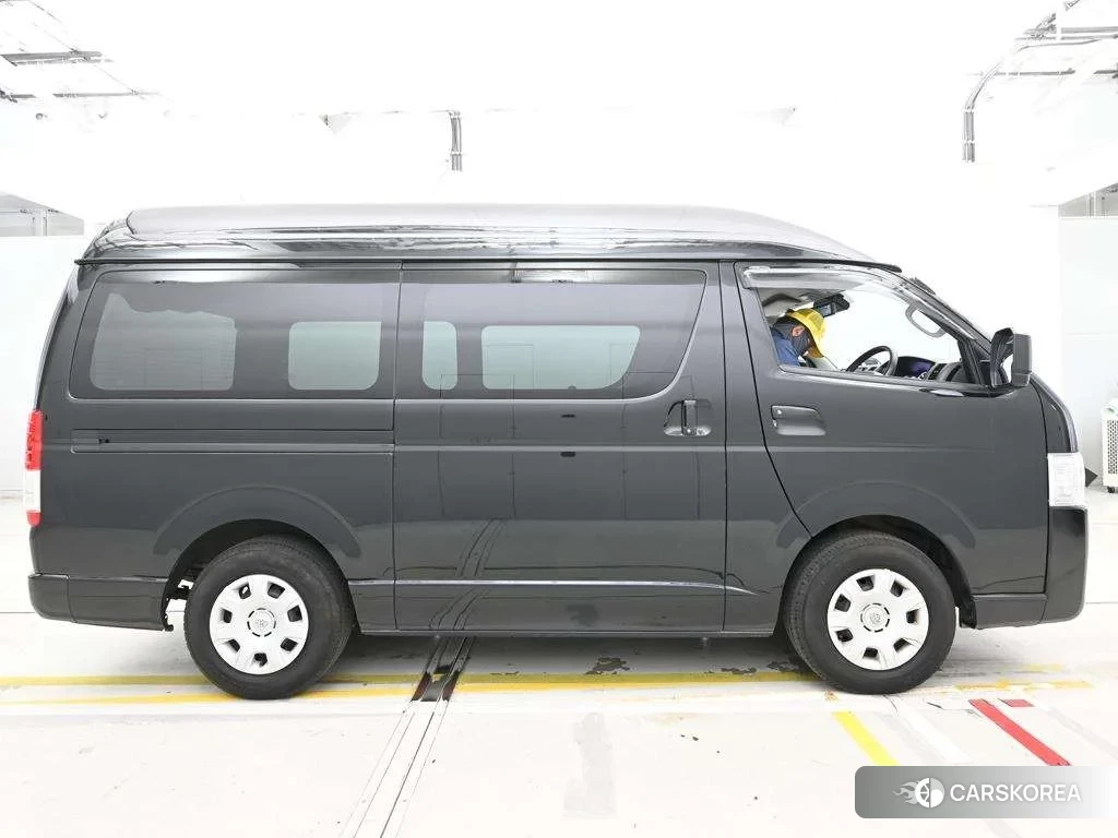 Toyota HiAce Van 2024 из Японии, фото 3