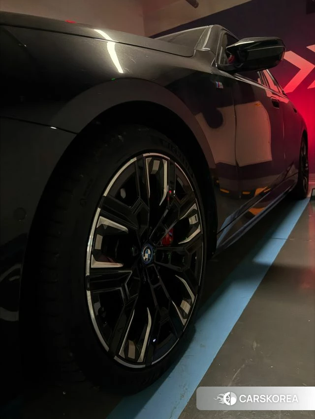 BMW i5 (G60) 2025 Черный из Кореи, фото 3
