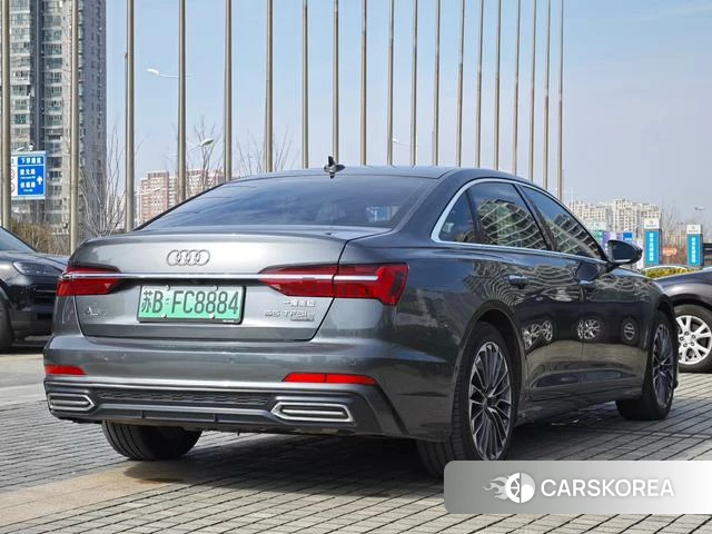 Audi A6L 2021 Темно-серый из Китая, фото 3