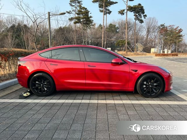 Tesla Model 3 2022 Красный из Кореи, фото 3
