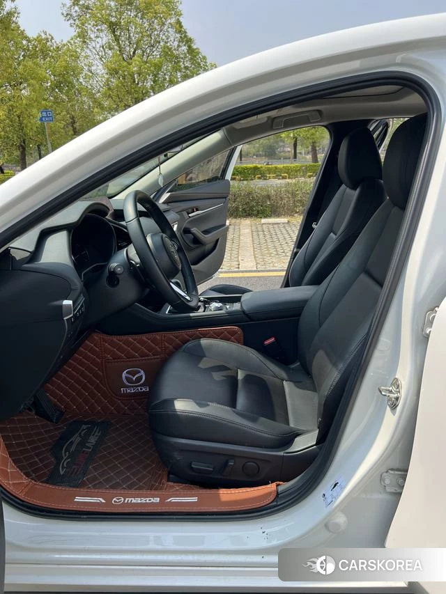 Mazda 3 2023 Белый из Китая, фото 3