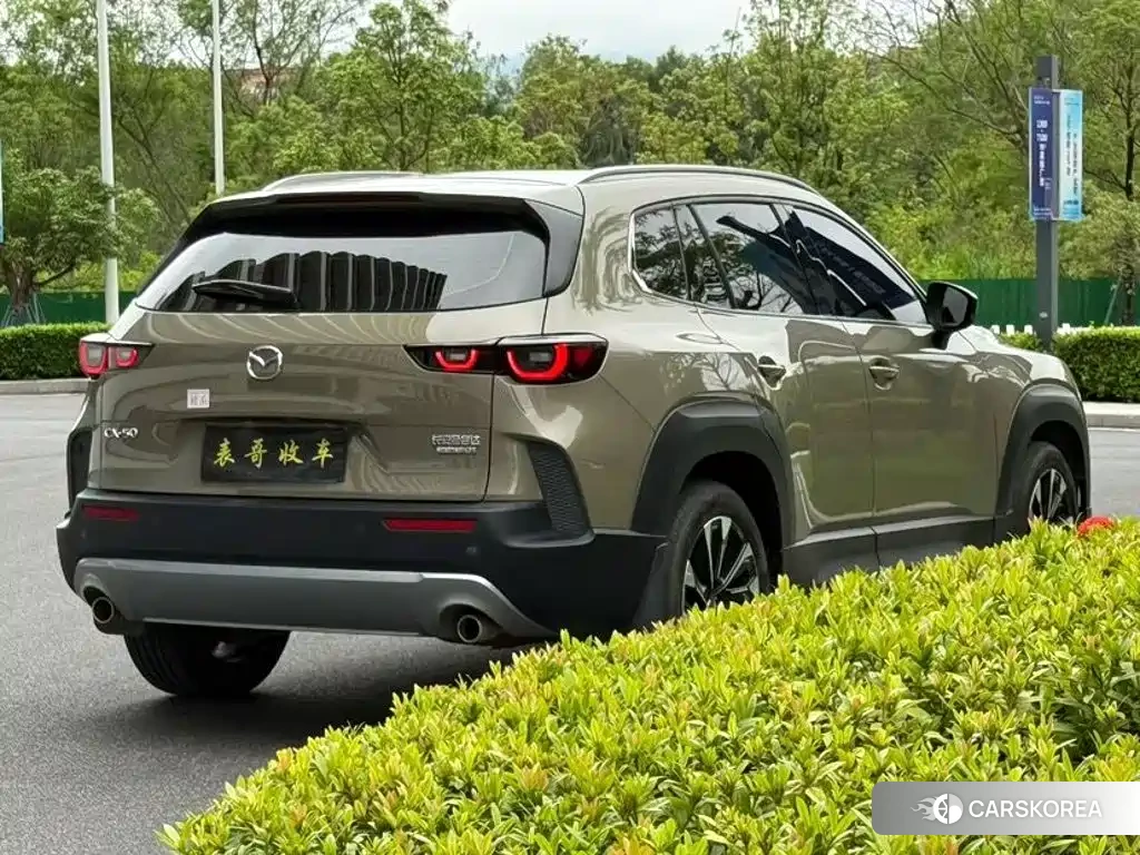Mazda CX-50 2024 Champagne/brown из Китая, фото 3