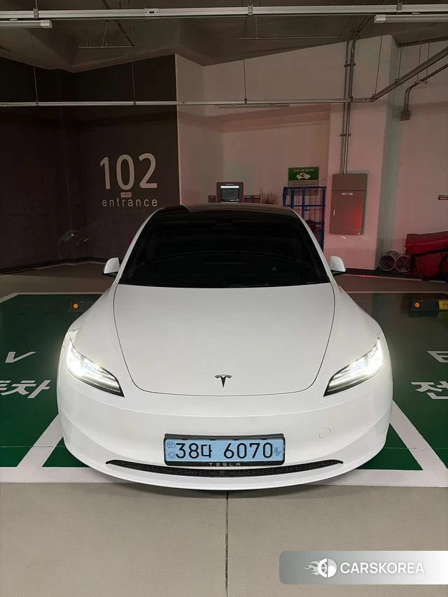 Tesla Model 3 2024 Белый из Кореи, фото 3
