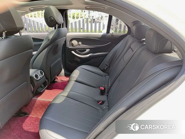 Mercedes-Benz E-Class 2023 Белый из Китая, фото 3