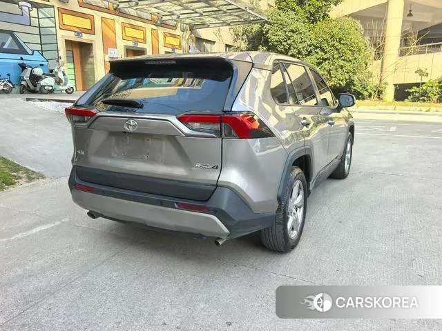 Toyota RAV4 2021 Темно-серый из Китая, фото 3