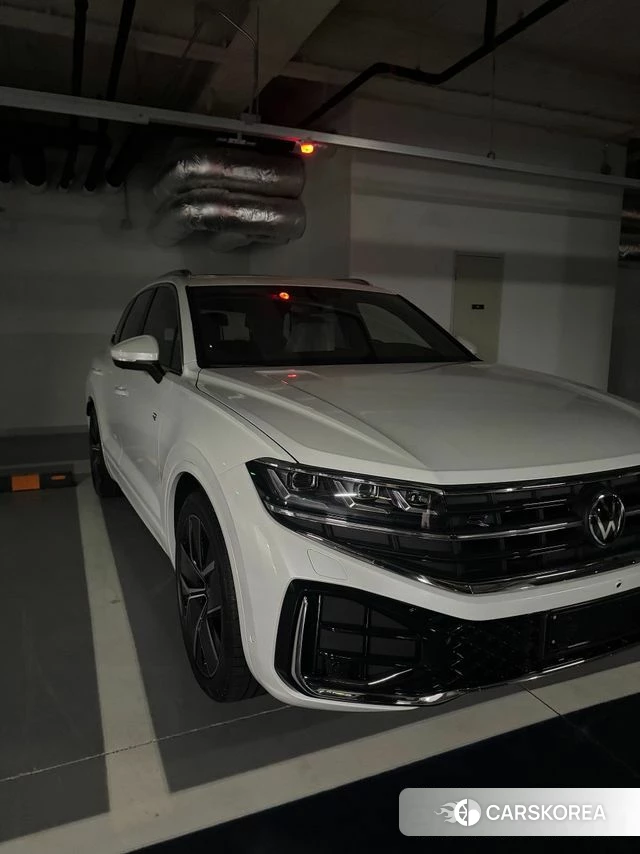 Volkswagen Touareg 3rd generation 2026 Белый из Кореи, фото 3