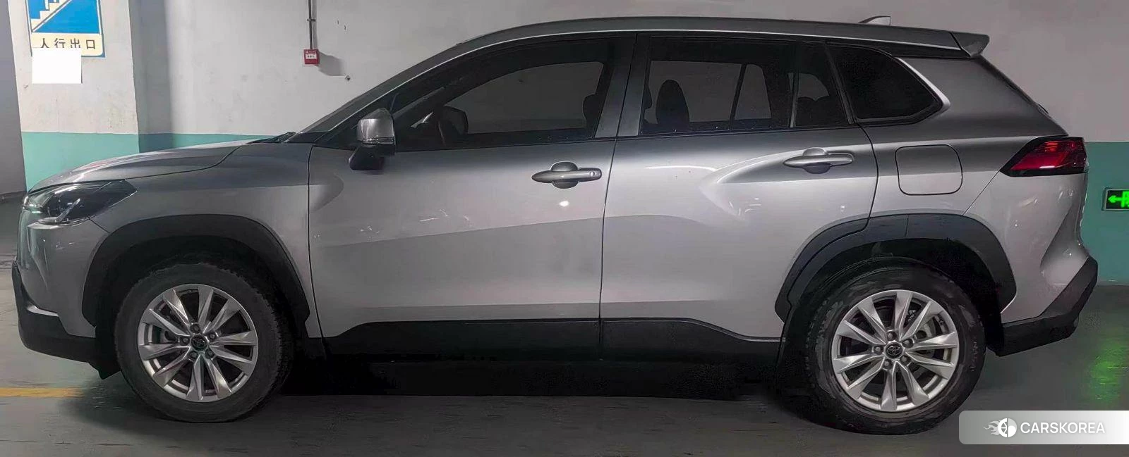 Toyota Corolla 2022 Серебристо-серый из Китая, фото 3