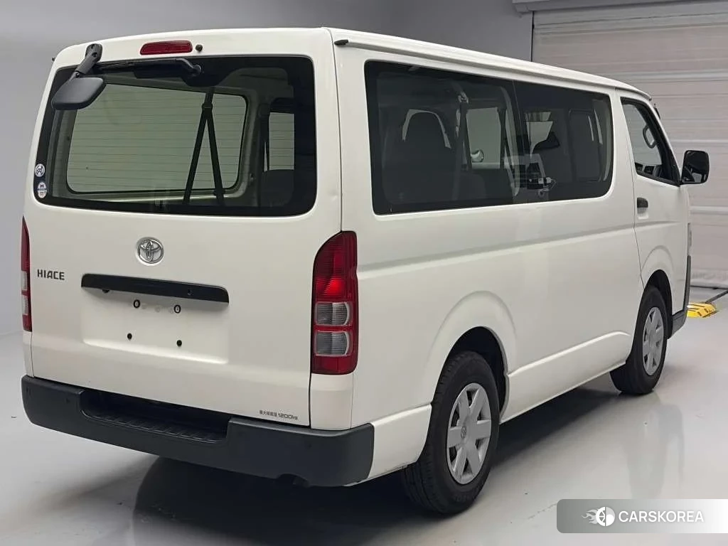 Toyota HiAce Van 2023 из Японии, фото 3