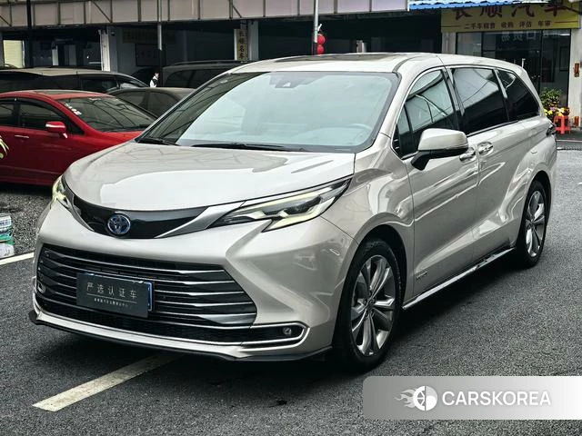 Toyota Sienna 2023 Шампань из Китая, фото 6