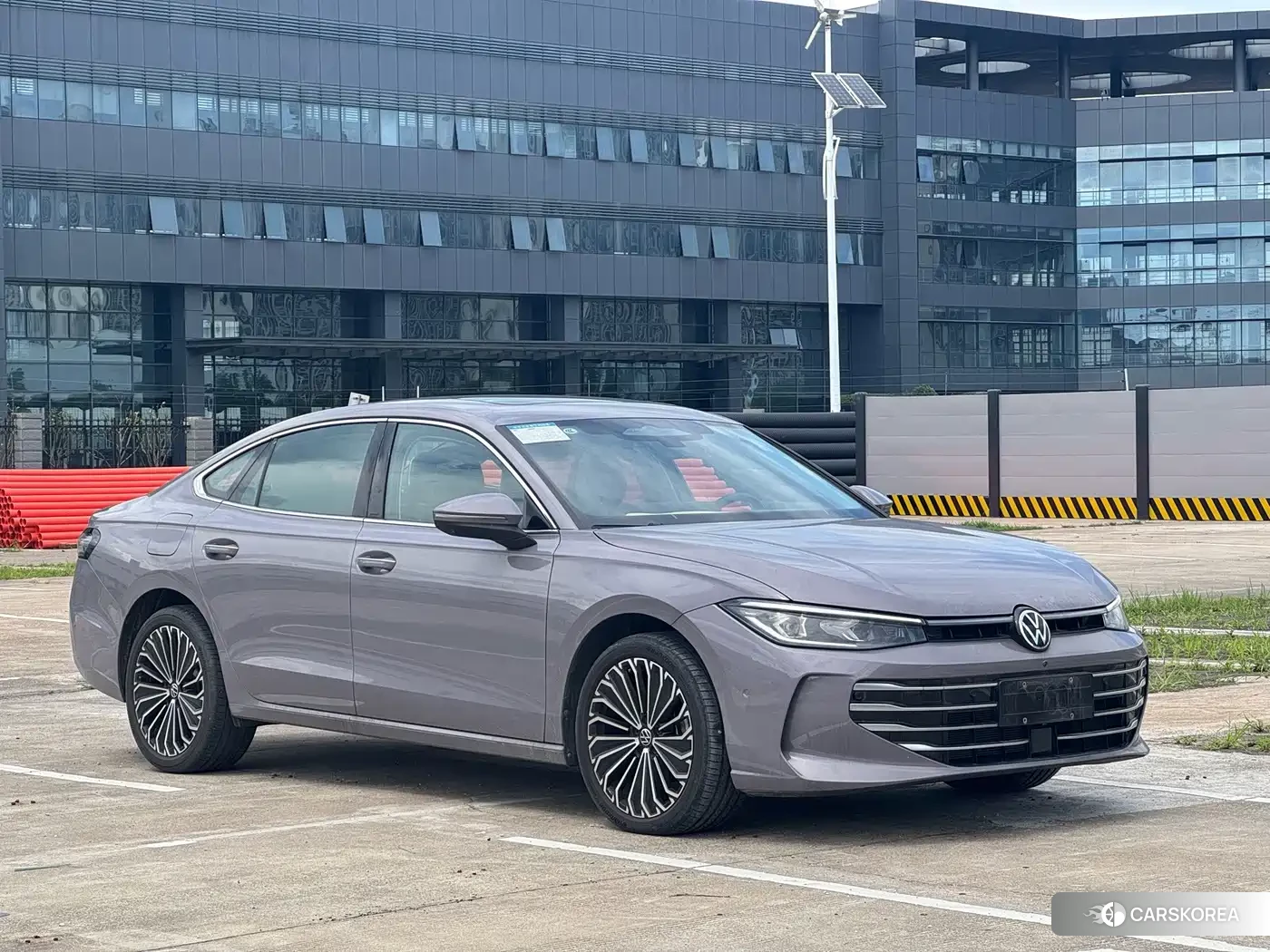Volkswagen Passat 2024 Silver/gray из Китая, фото 3