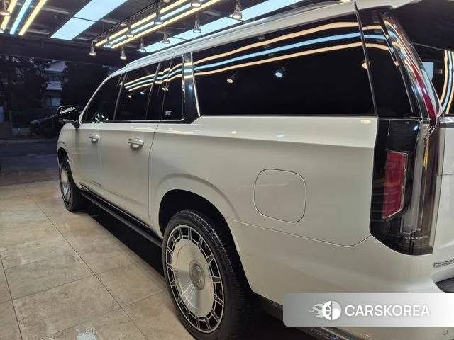 Cadillac Escalade 5th Generation 2022 Белый из Кореи, фото 3