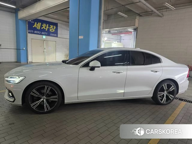 Volvo S60 3rd generation 2021 Белый из Кореи, фото 3