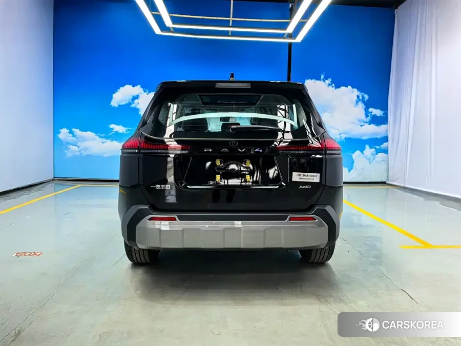 Новый Toyota RAV4 2026 Черный из Китая, фото 5