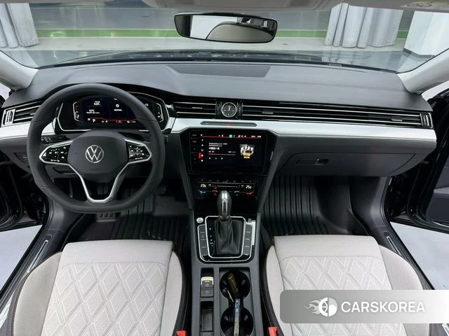 Volkswagen Magotan 2025 Черный из Китая, фото 3