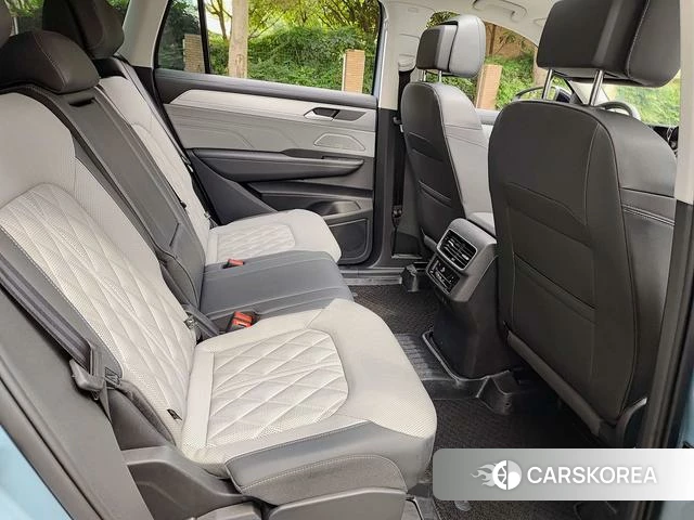 Volkswagen Tavendor 2023 Синий из Китая, фото 3