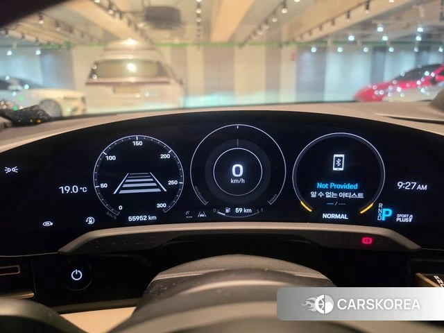 Porsche Taycan 2022 Светло-серебряный цвет из Кореи, фото 3