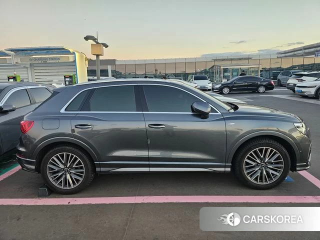 Audi Q3 (F3) 2022 Серый из Кореи, фото 4
