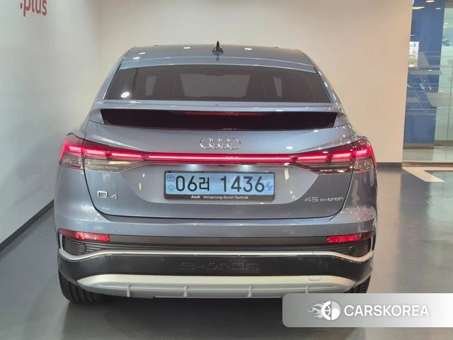 Audi Q4 e-Tron (F4) 2026 Небесно-голубой из Кореи, фото 3