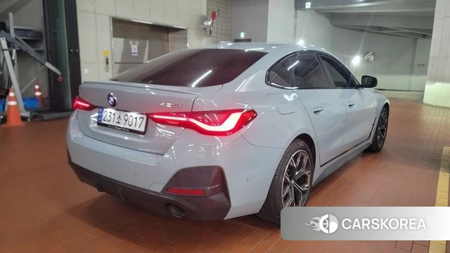 BMW 4 Series (G22) 2024 Светло-серебряный цвет из Кореи, фото 3