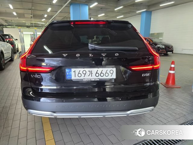 Volvo V90 Cross-Country 2024 Черный из Кореи, фото 3