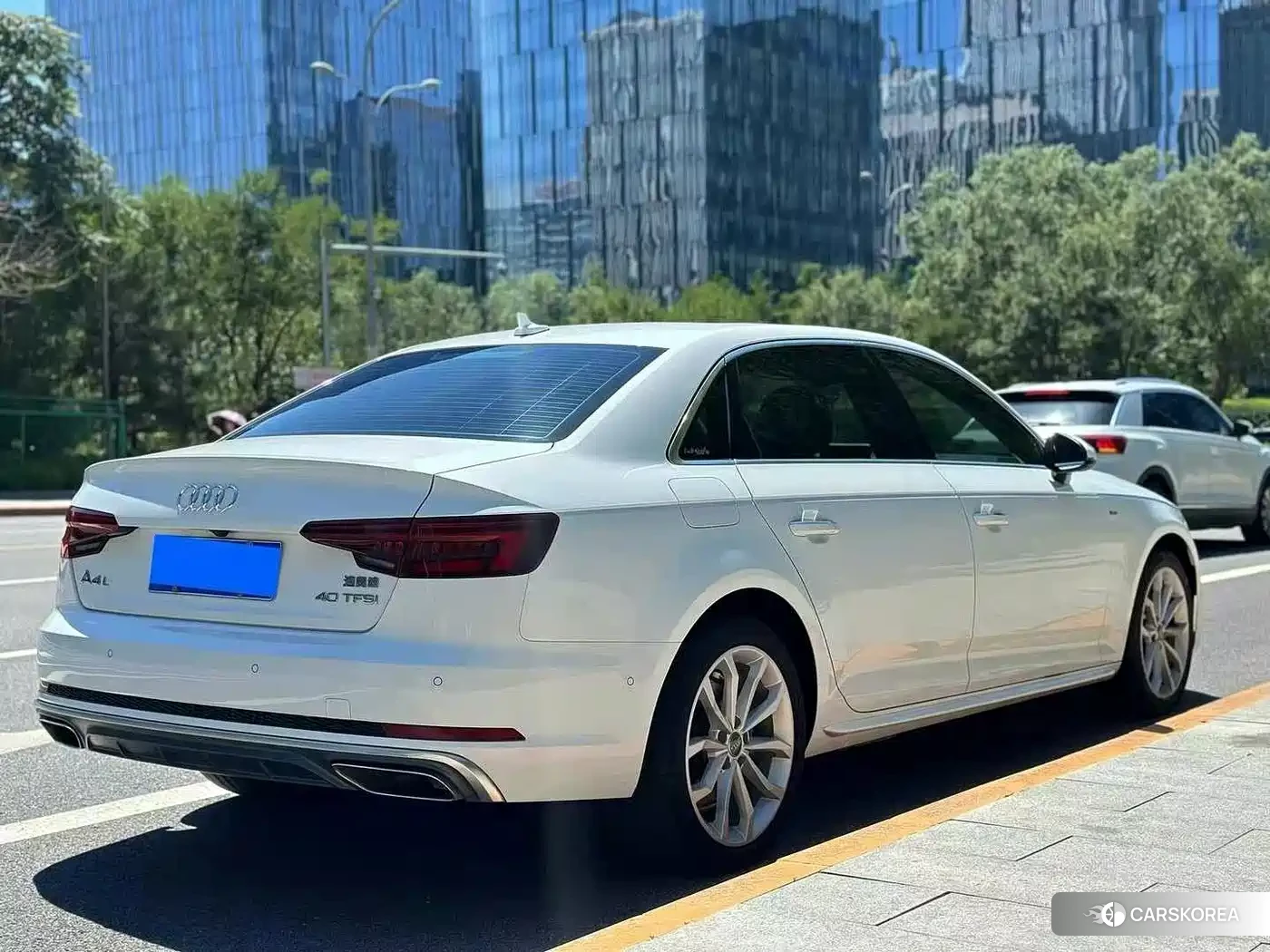 Audi A4L 2018 Белый из Китая, фото 3