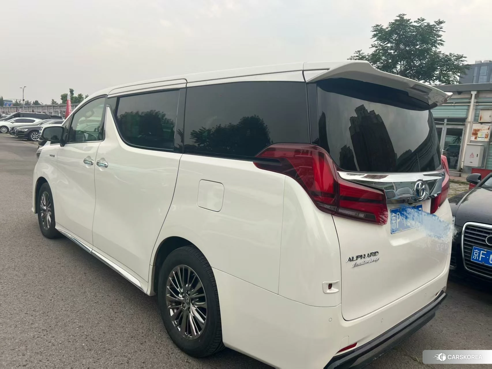 Toyota Alphard 2021 Белый из Китая, фото 3