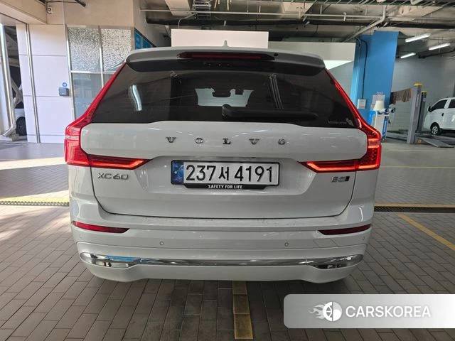 Volvo XC60 second Generation 2024 Белый из Кореи, фото 3