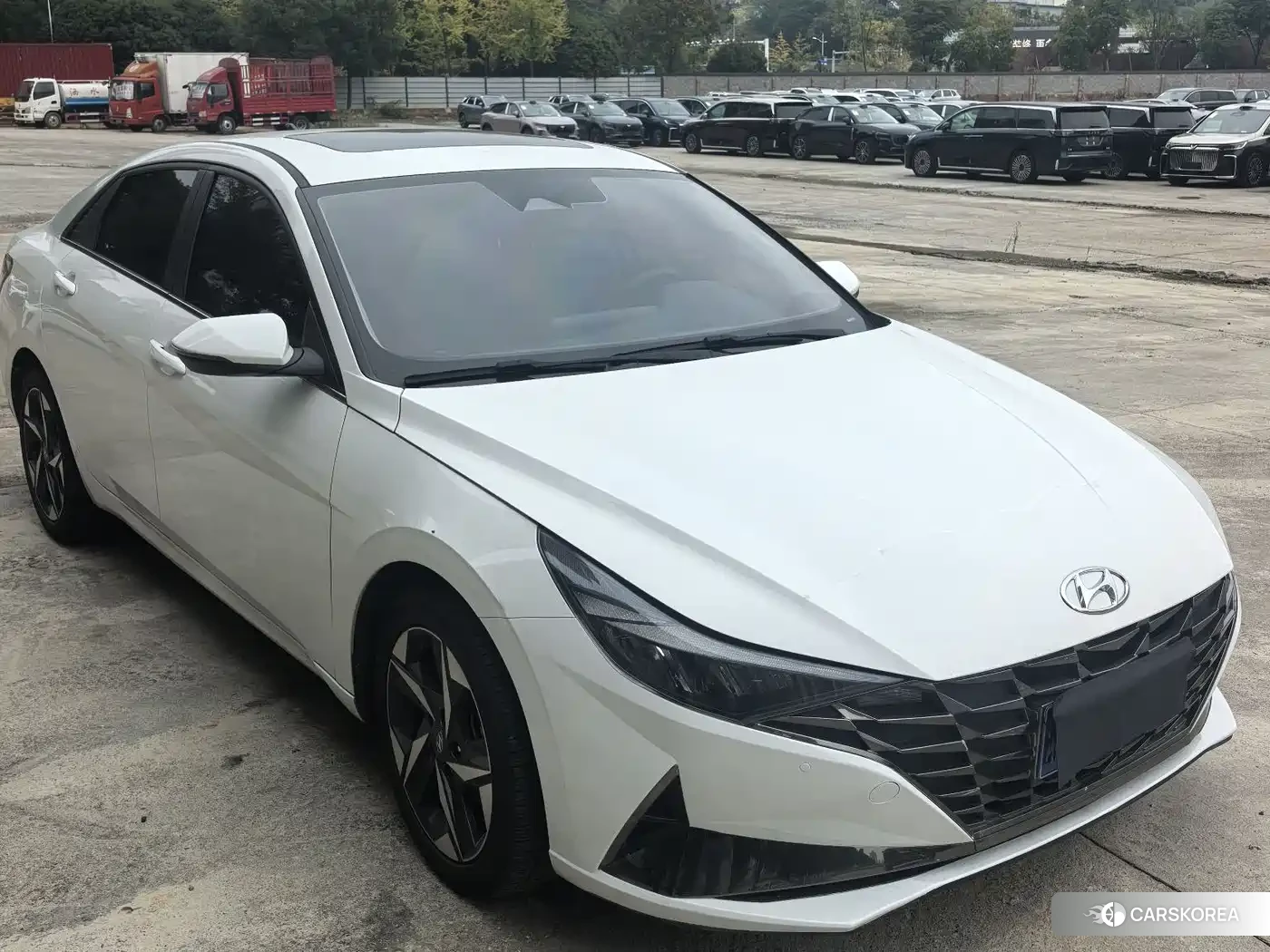 Hyundai Elantra 2023 Белый из Китая, фото 3