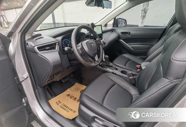 Toyota Corolla 2025 Серебристо-серый из Китая, фото 3