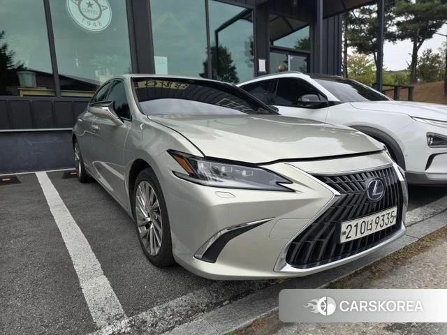 Lexus ES300h 7th generation 2022 Жемчужный цвет из Кореи, фото 3