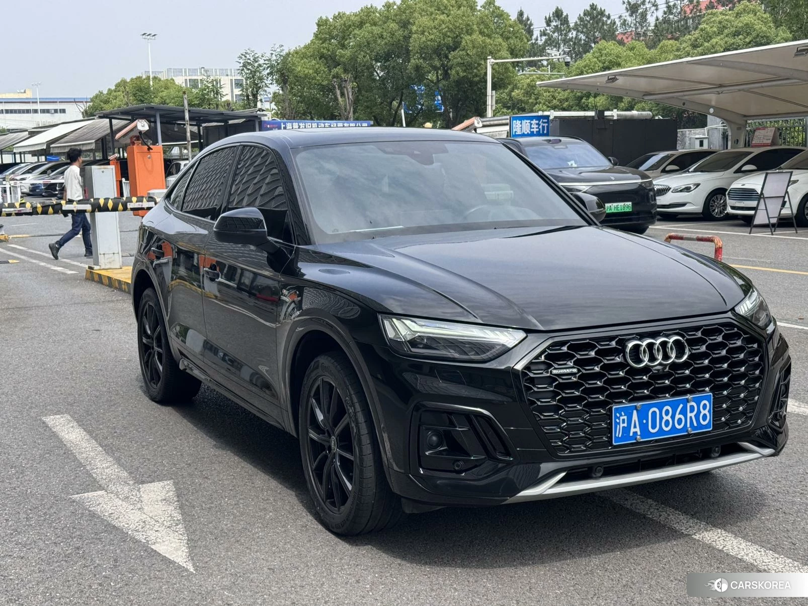 Audi Q5L 2020 Черный из Китая, фото 3
