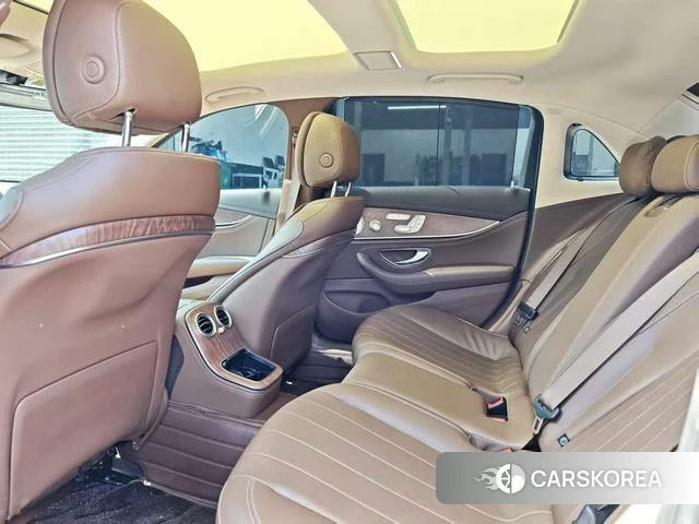 Mercedes-Benz E-Class 2022 Черный из Китая, фото 3
