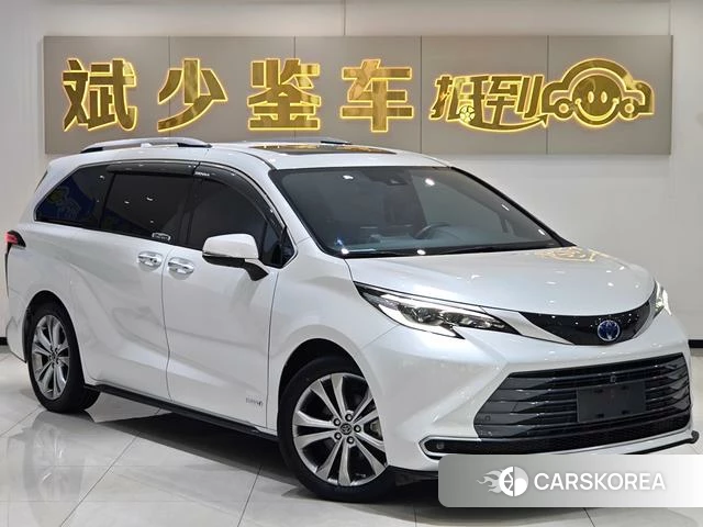 Toyota Sienna 2023 Белый из Китая, фото 3