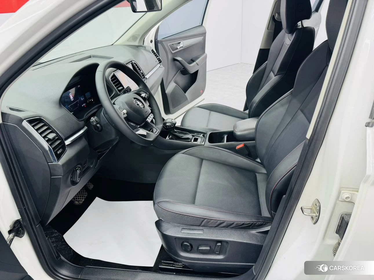 Skoda Karoq 2023 Белый из Китая, фото 6