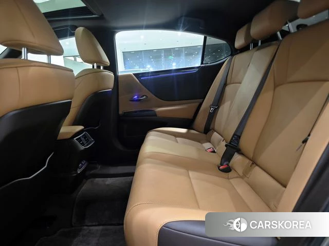 Lexus ES 2021 Серебристо-серый из Китая, фото 4
